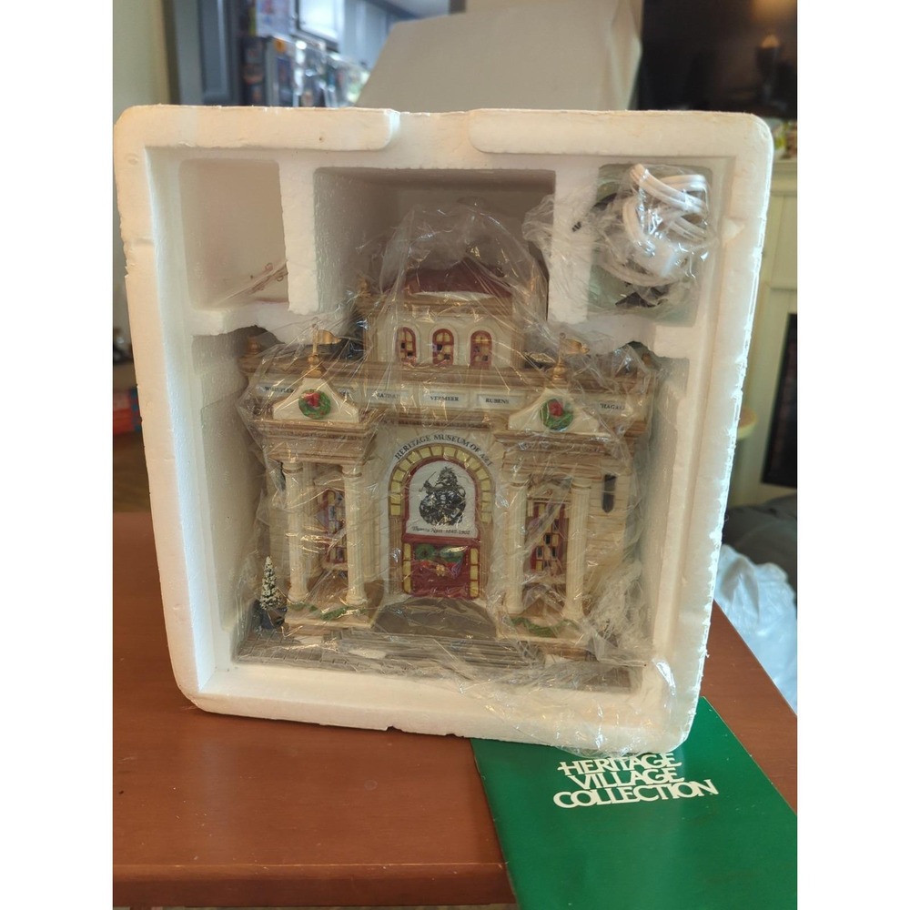 Vintage Department 56 Christmas in the City Series -  "Heritage Museum of Art"